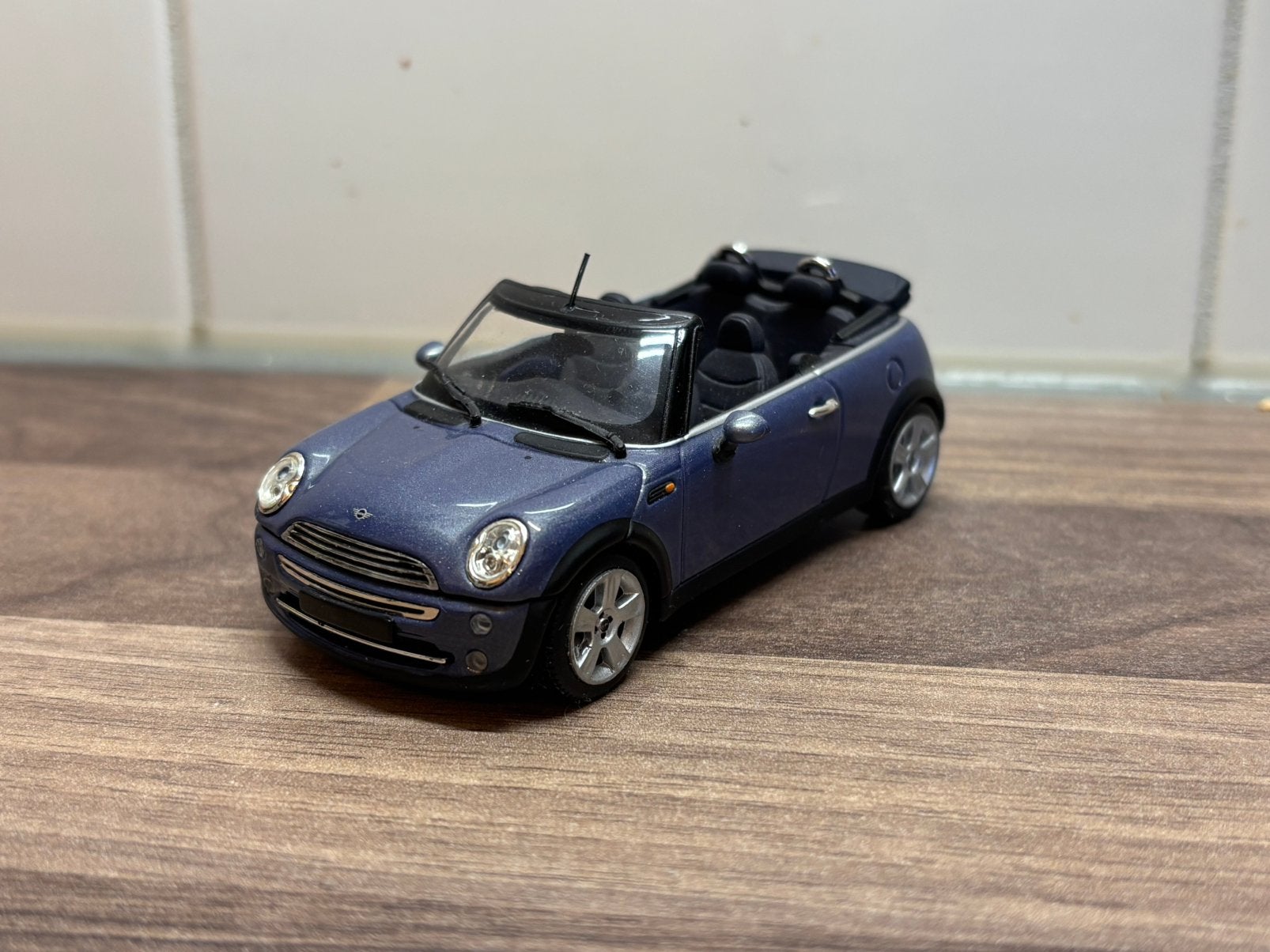 Mini Cooper Cabriolet 2004 Minichamps 1:43, Ophalen of Verzenden, Zo goed als nieuw, Auto, MiniChamps
