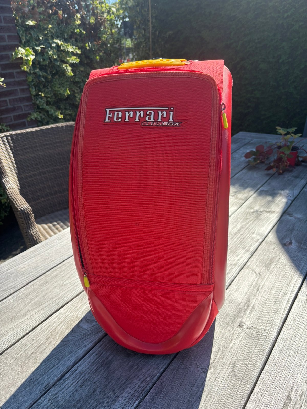 Rol koffertje Ferrari, Ophalen, Hard kunststof, Minder dan 50 cm, Zo goed als nieuw