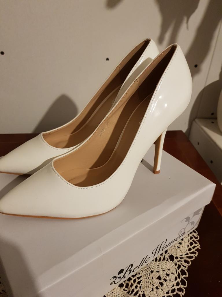Nieuwe mooie witte  pumps maat 39, Ophalen of Verzenden, Nieuw, Wit, Schoenen