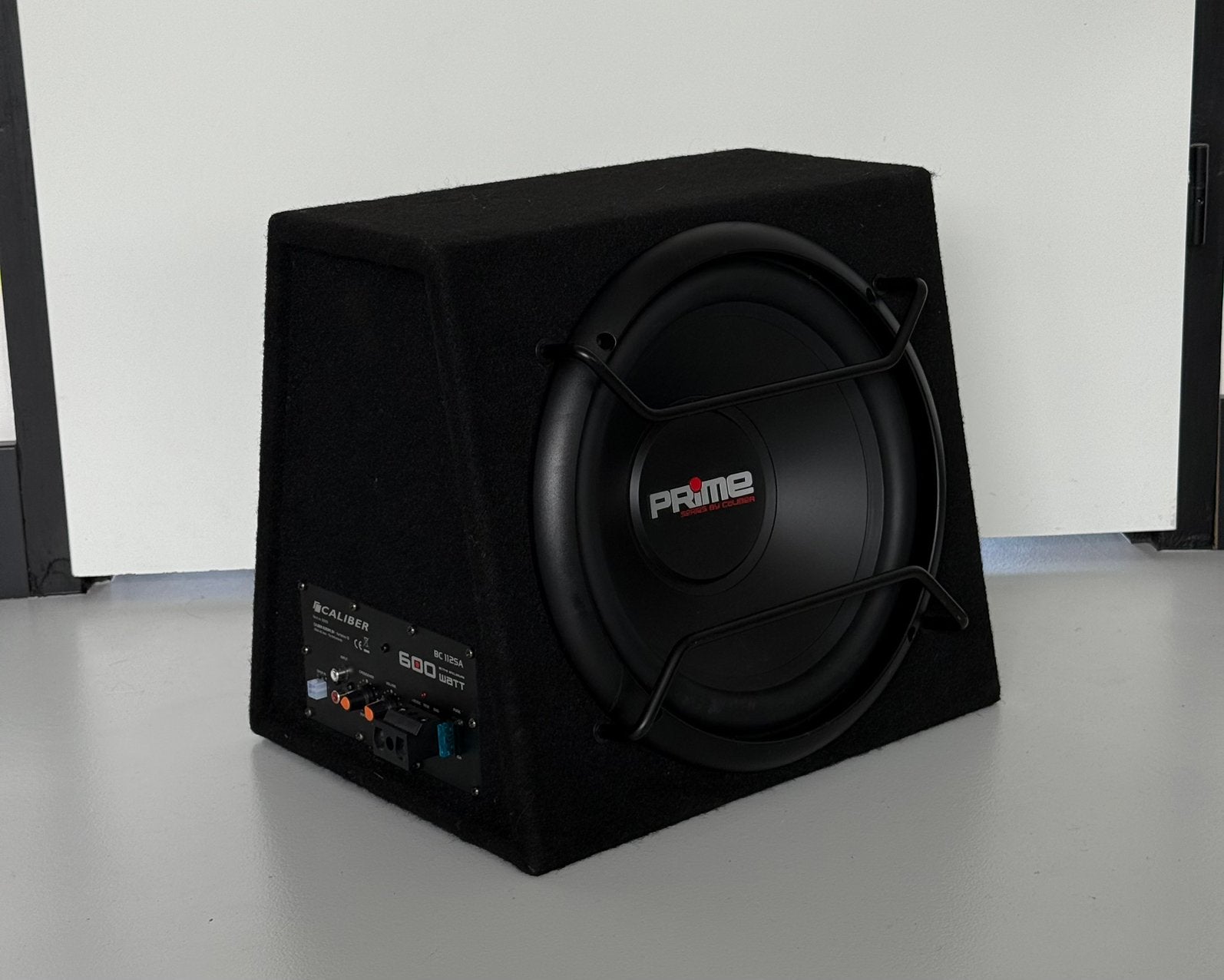 Caliber Auto Subwoofer | BC 112SA 600Watt, Ophalen of Verzenden, Zo goed als nieuw