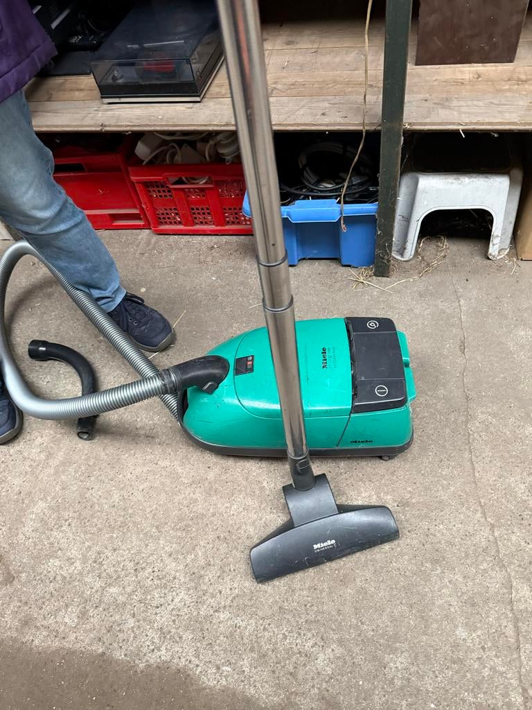 Miele S300i De Luxe Air Clean Plus Stofzuiger, Witgoed en Apparatuur, Stofzuigers, Gebruikt, Miele, Sledestofzuiger, Regelbare zuigkracht
