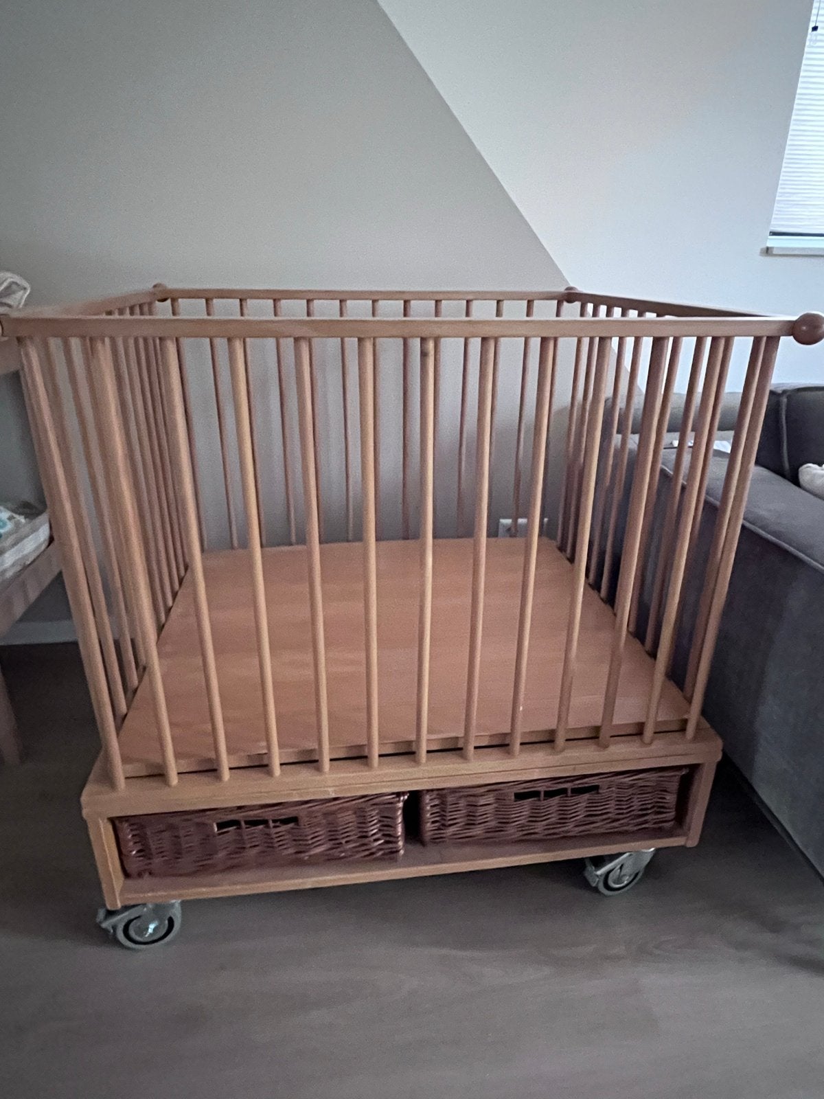 Houten box met Opbergmanden en Wieltjes, Ophalen, Gebruikt, Wieltjes
