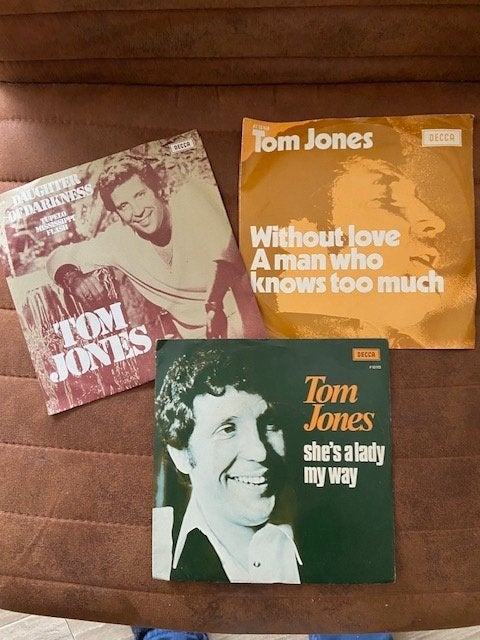 3 single's Tom Jones, 7 inch, Ophalen of Verzenden, Zo goed als nieuw, Pop
