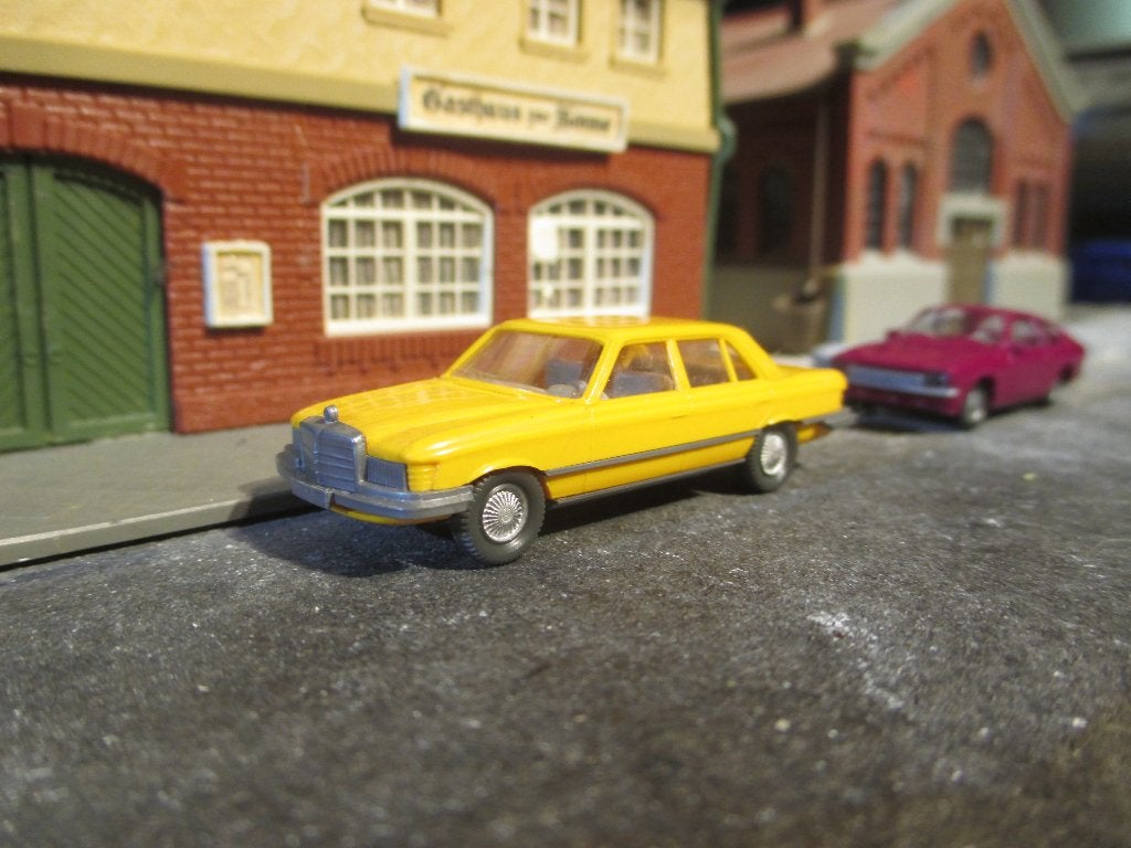 Mercedes Benz W116 450SE - Wiking hellgelb-orange, Ophalen of Verzenden, Zo goed als nieuw, Auto, Wiking