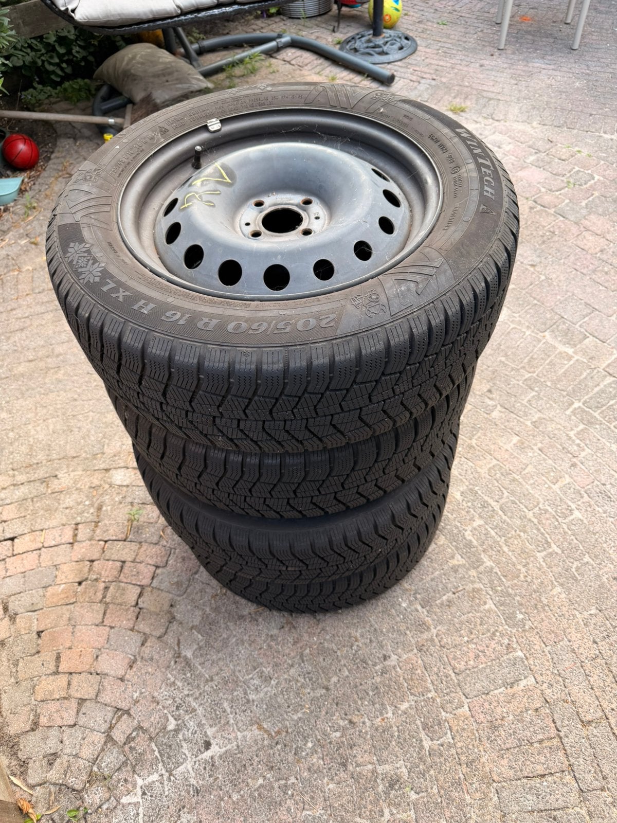 Winterbanden staal 205/60 R16 96H, Ophalen, Zo goed als nieuw