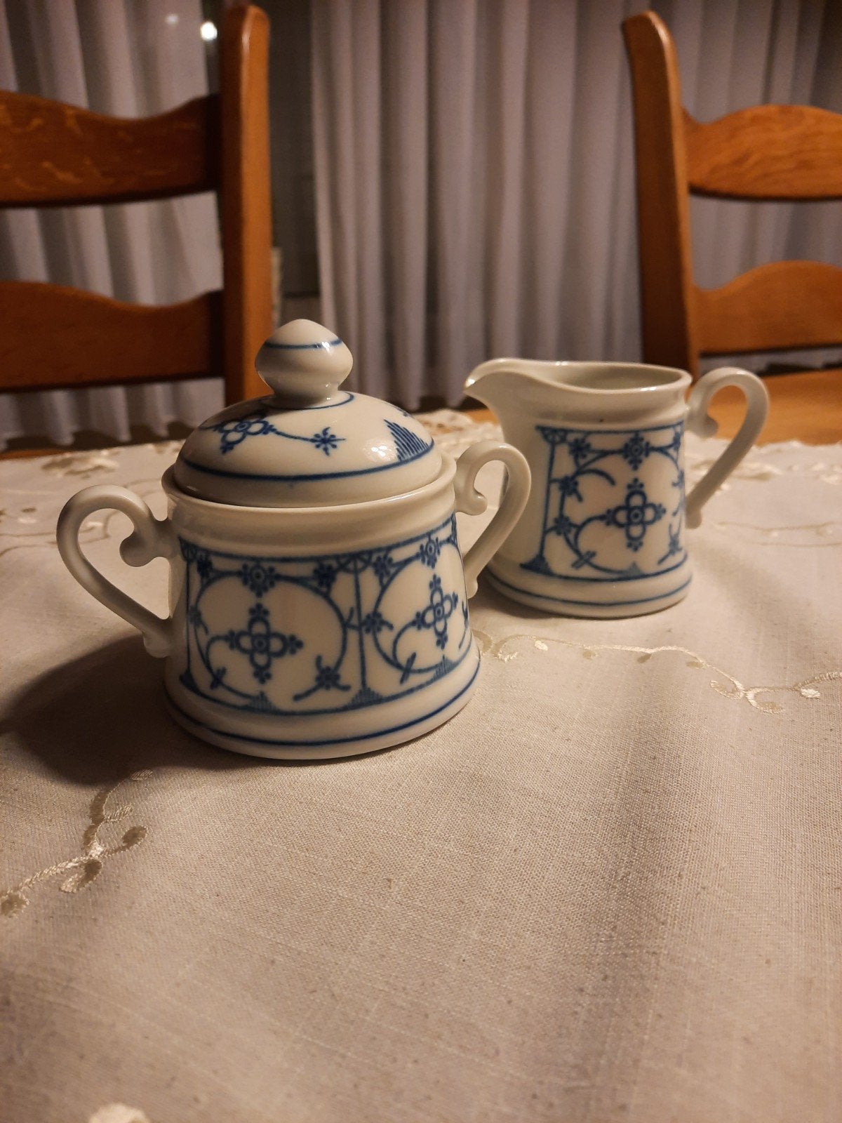 Suikerpot en melkkan met blauw decor, Ophalen of Verzenden