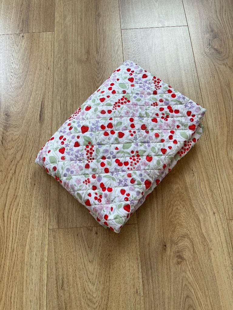 Flying Tiger Quilt Deken / Sprei aardbeienpatroon, Ophalen, Woondeken, 130 cm, 170 cm