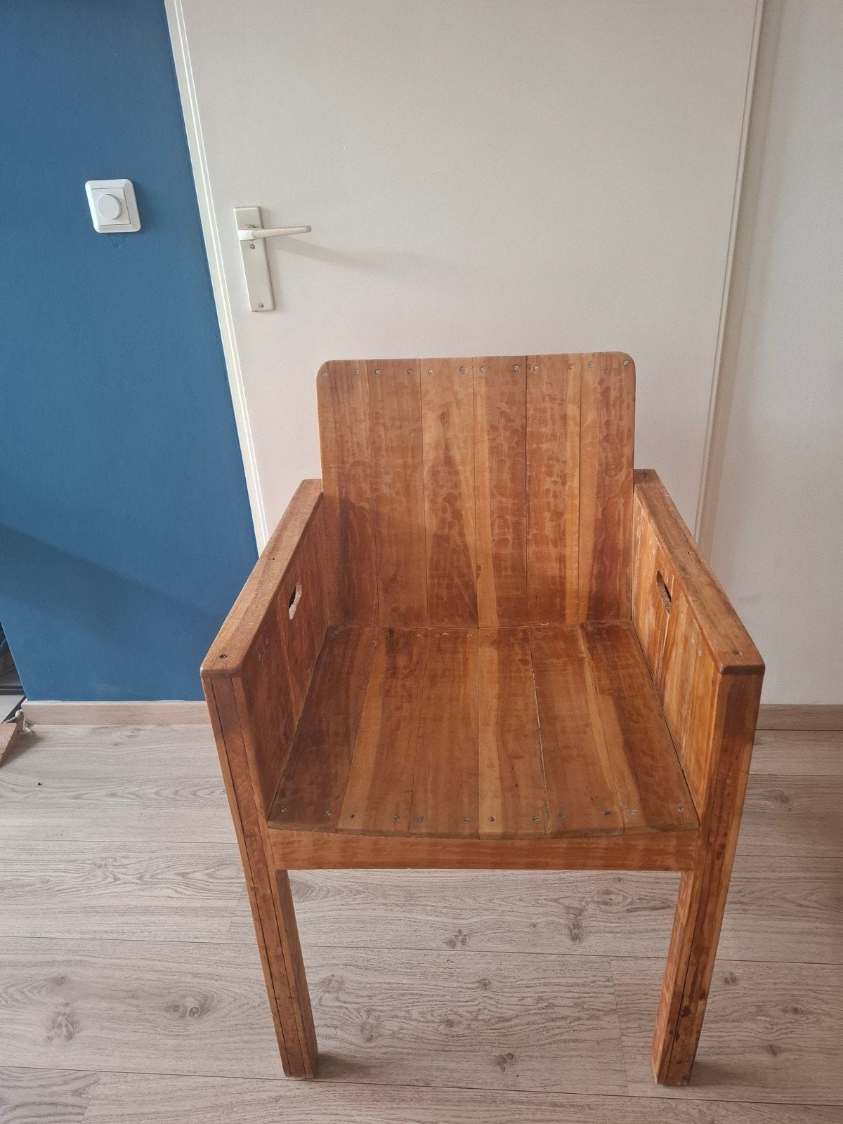 stoere robuuste houten stoel, Ophalen