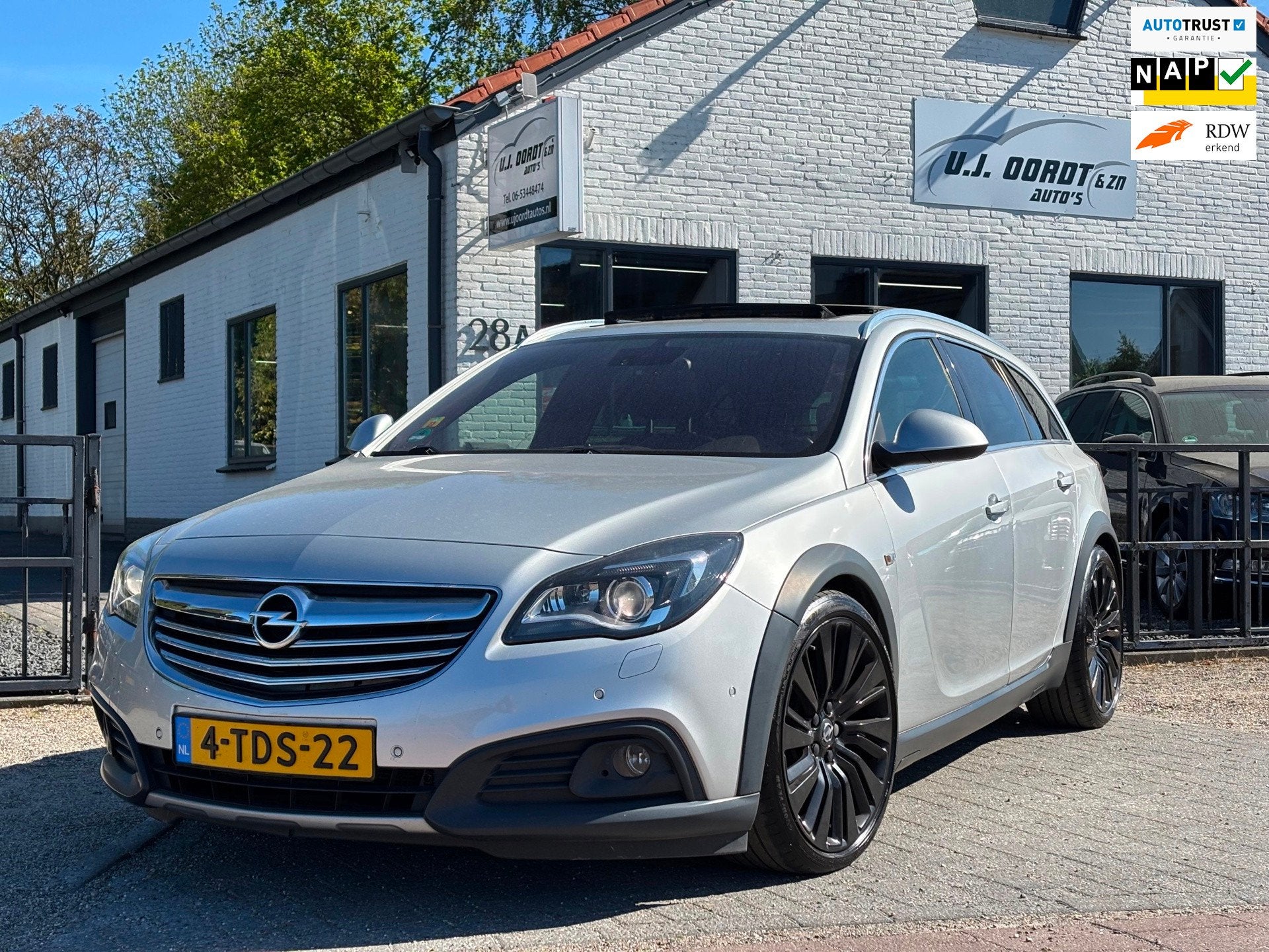 Opel Insignia Country Tourer 2.0 T 4x4 zeer netjes! Vol onde, Gebruikt, Zwart, 4 cilinders, 2000 kg