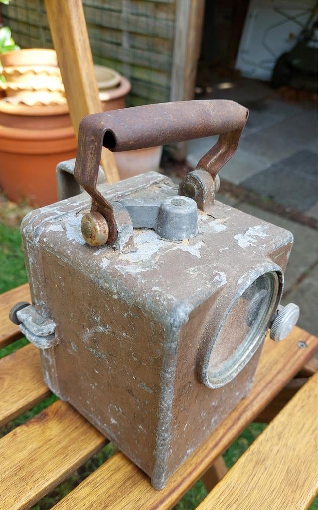 ANTIEKE ALUMINIUM SEINLAMP ROOD, Ophalen of Verzenden