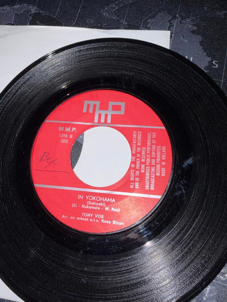 Tony Vos - In Yokohama / Een Zwoele Zotte Zomer single, Ophalen of Verzenden, Gebruikt, Levenslied of Smartlap