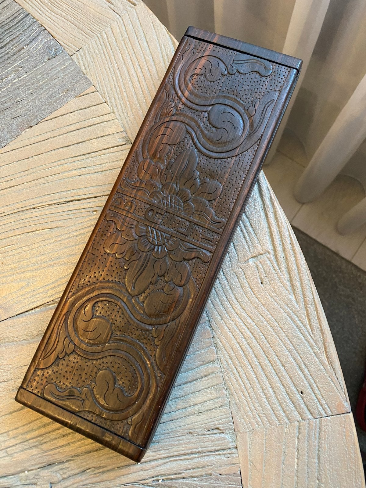Houten doos met handgesneden Balinese motieven, Ophalen of Verzenden
