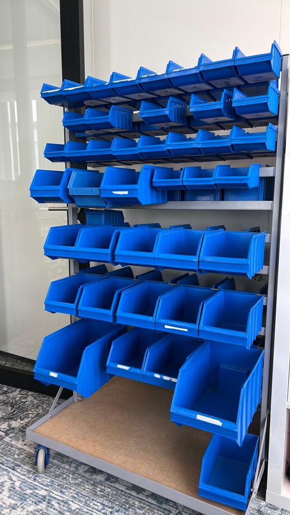 frestar magazijnrek met bakken op wielen, Doe-het-zelf en Verbouw, Kratten en Dozen, Ophalen, Minder dan 35 cm