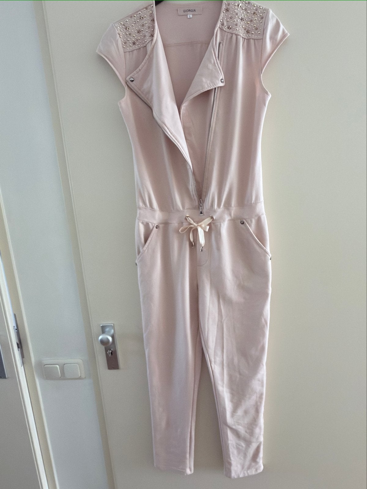 Giorgia Jumpsuit Roze met Studs en Rits, Ophalen of Verzenden, Zo goed als nieuw, Maat 42/44 (L), Roze