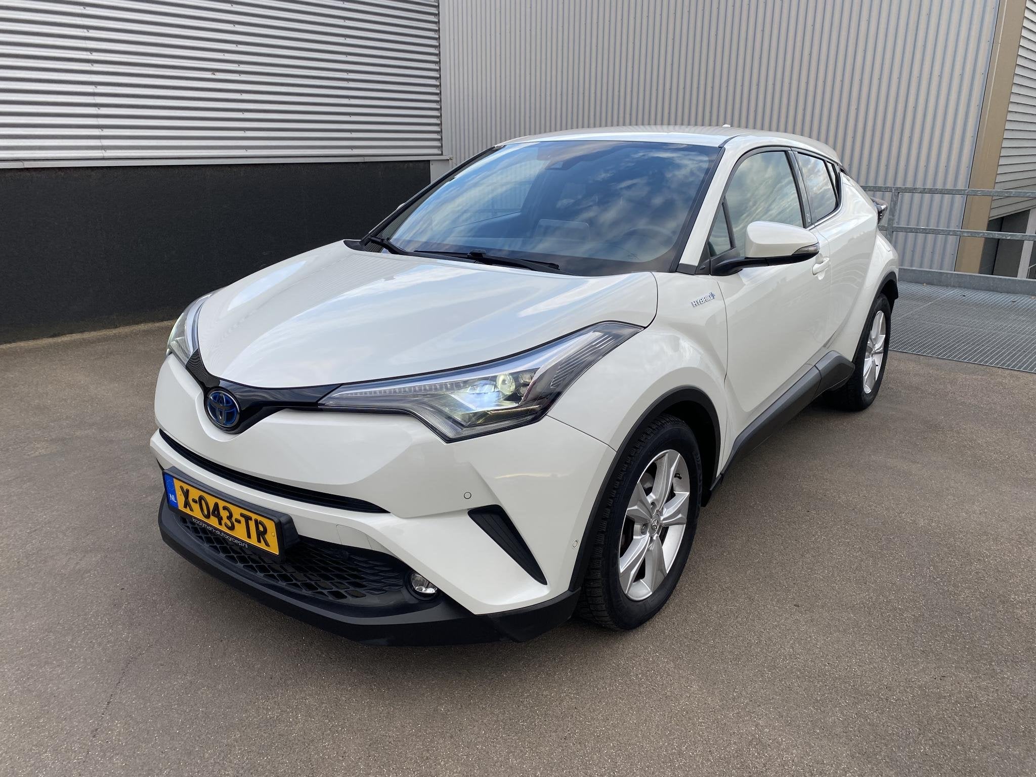 Toyota C-HR 1.8 Hybrid Dynamic edition Stoel- & stuurverwarm, Auto's, Stof, Euro 6, 4 cilinders, 26 km/l
