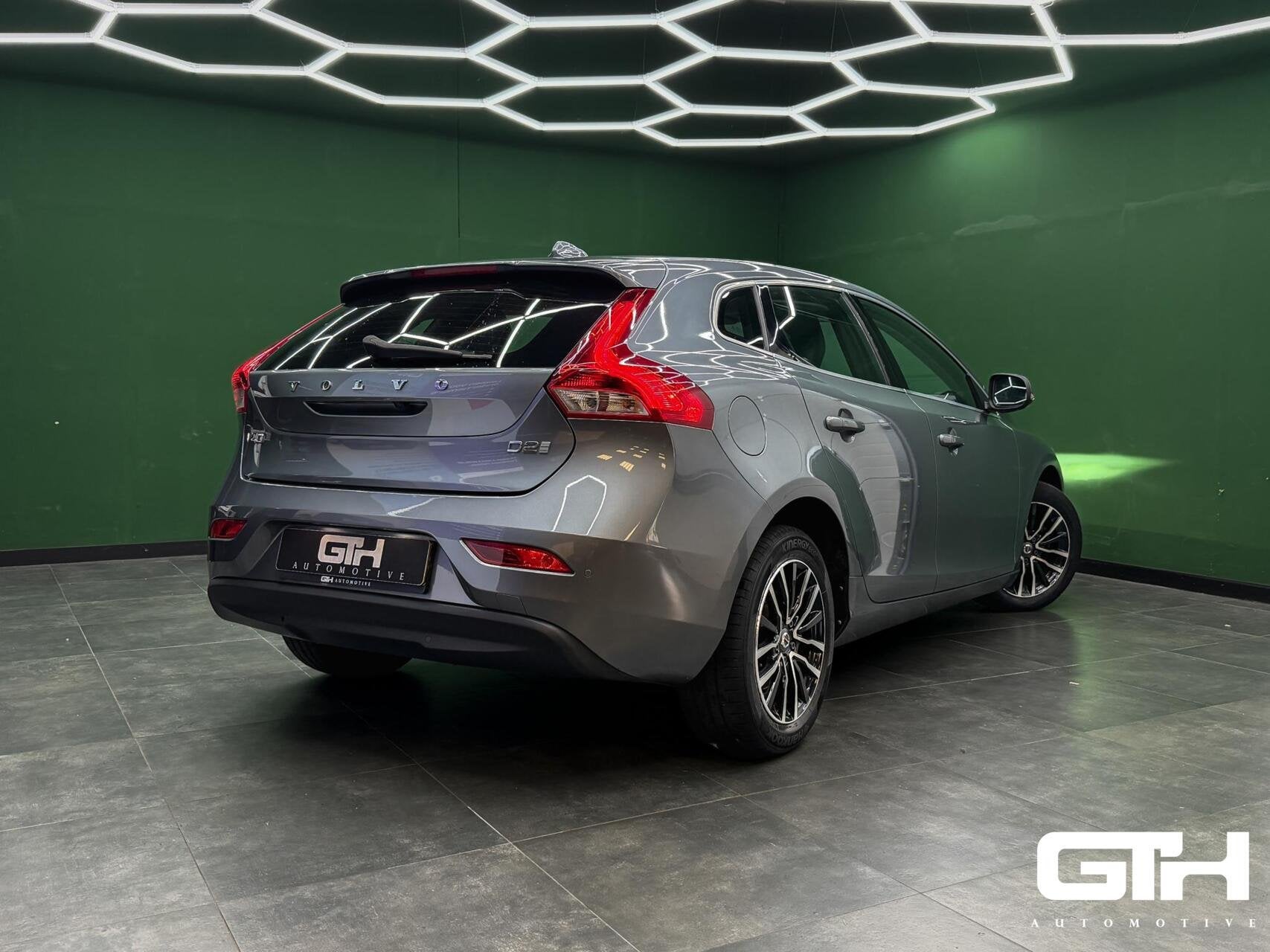 Volvo V40 2.0 D2 Nordic+ Camera | Keyless | Pano | NAP, Voorwielaandrijving, 4 cilinders, 1969 cc, Bedrijf