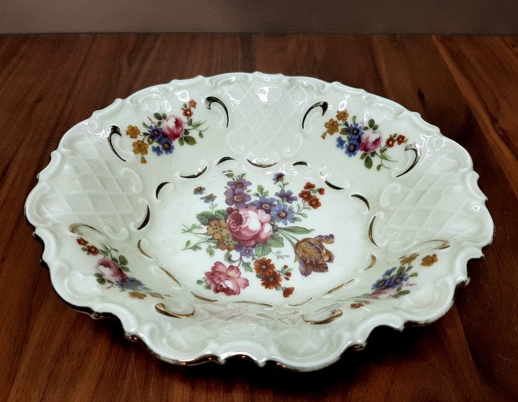 Porselein schaaltje met bloemenmotief. Schweich/Weiswasser., Ophalen of Verzenden