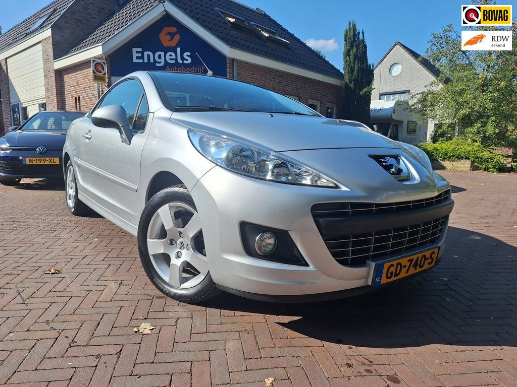 Peugeot 207 CC 1.6 VTi Noir & Blanc TREKHAAK LAGE KM STAND, Auto's, Peugeot, Voorwielaandrijving, Euro 5, Gebruikt, 4 cilinders