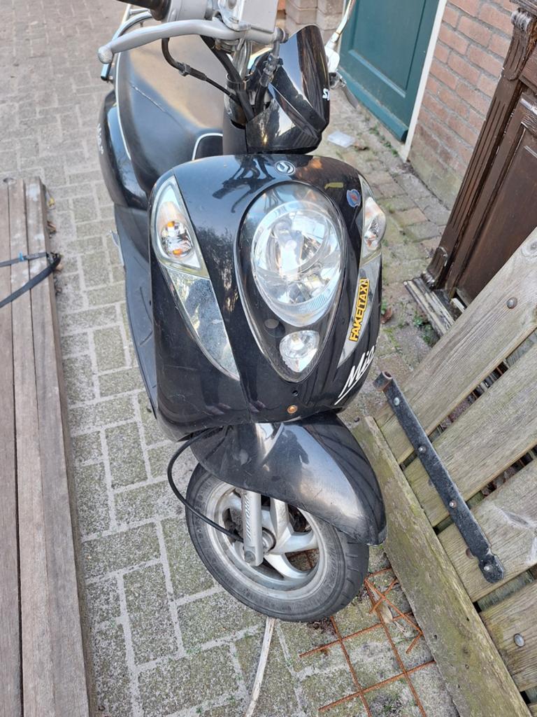 Sym Mio 50 uit 2013 - Snelle scooter, Mio, Maximaal 45 km/u, Ophalen of Verzenden, Zo goed als nieuw