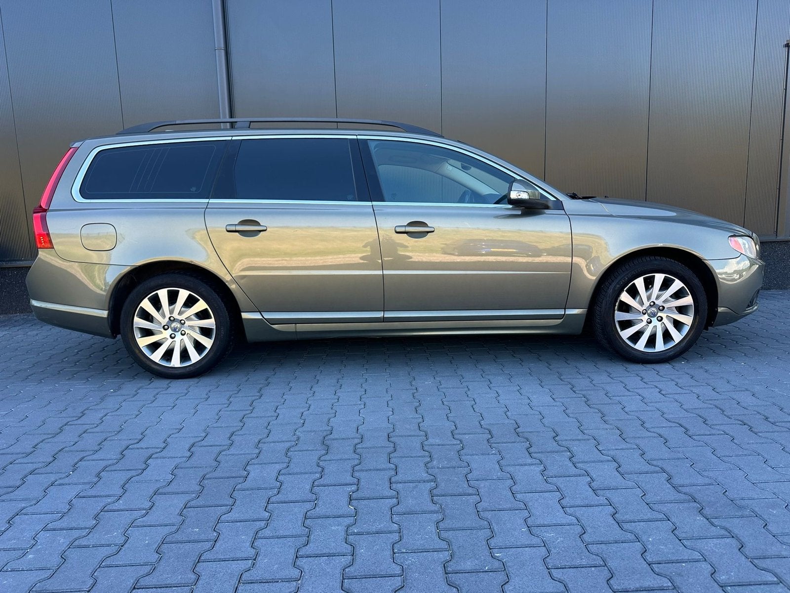 Volvo V70 D5 AWD Youngtimer, Auto's, Beige, Stationwagon, Diesel, Vierwielaandrijving