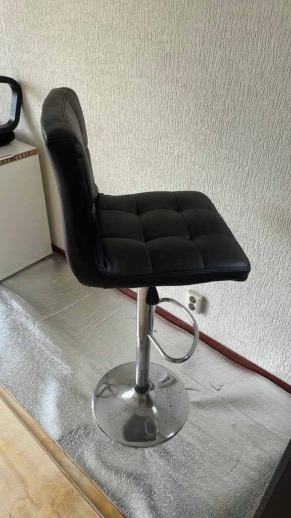 Hoge stoel, 1 kruk, Ophalen of Verzenden, Zo goed als nieuw, 60 tot 90 cm