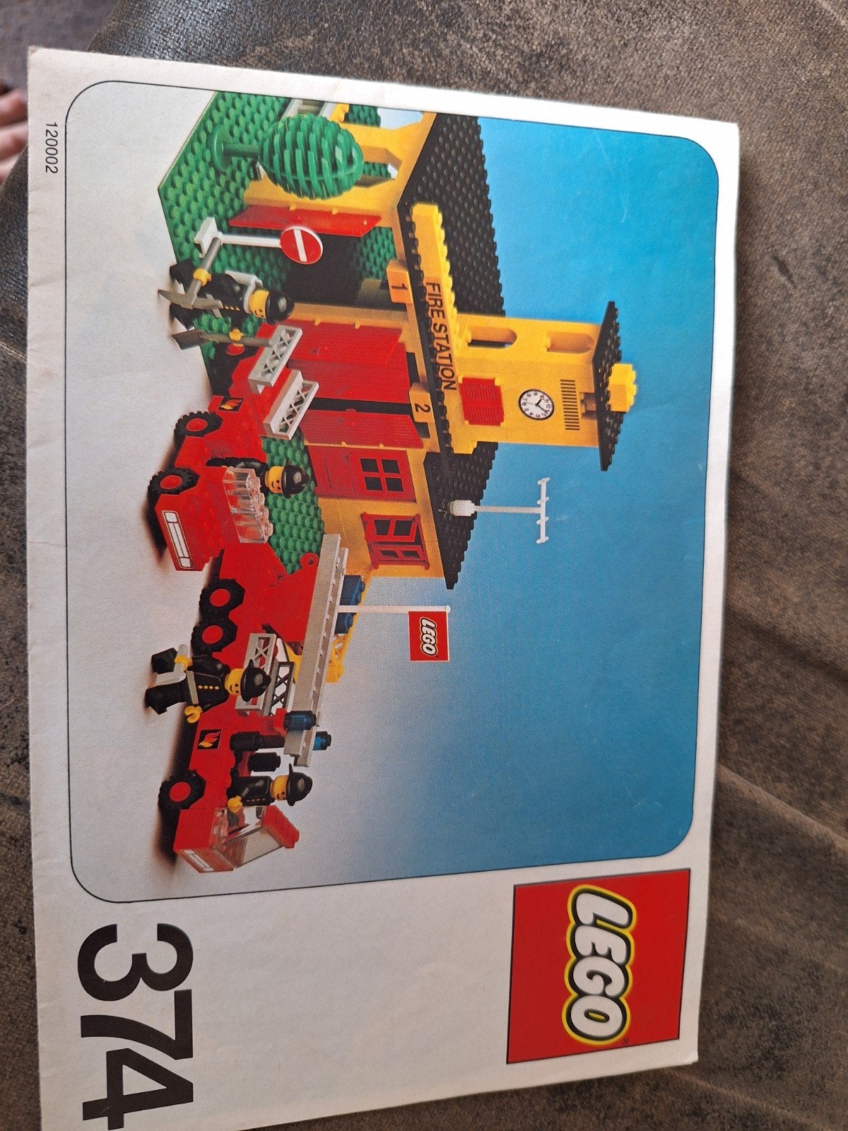 Vintage LEGO Brandweerkazerne 374 met brandweerwagens, Lego, Ophalen of Verzenden, Inclusief minifiguren, Complete set