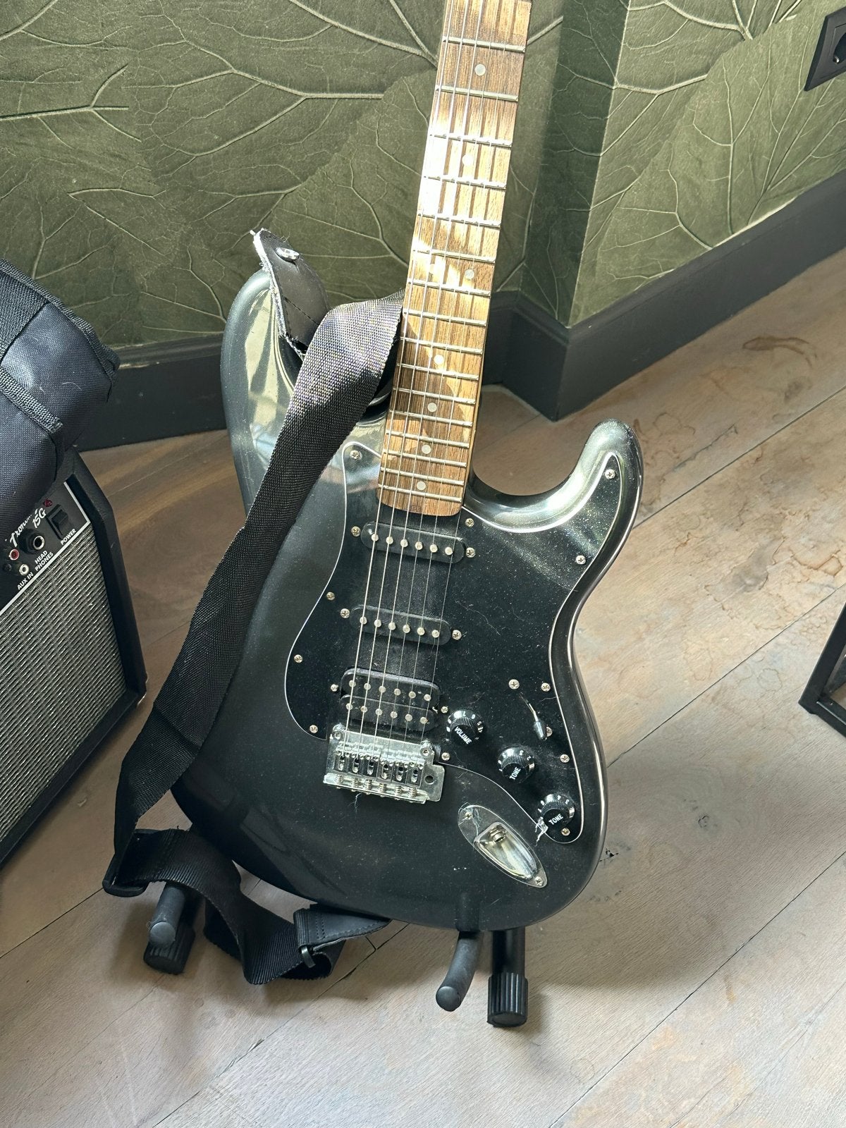 Squier Stratocaster by Fender met Fender versterker, Fender, Gebruikt, Met versterker, Ophalen of Verzenden