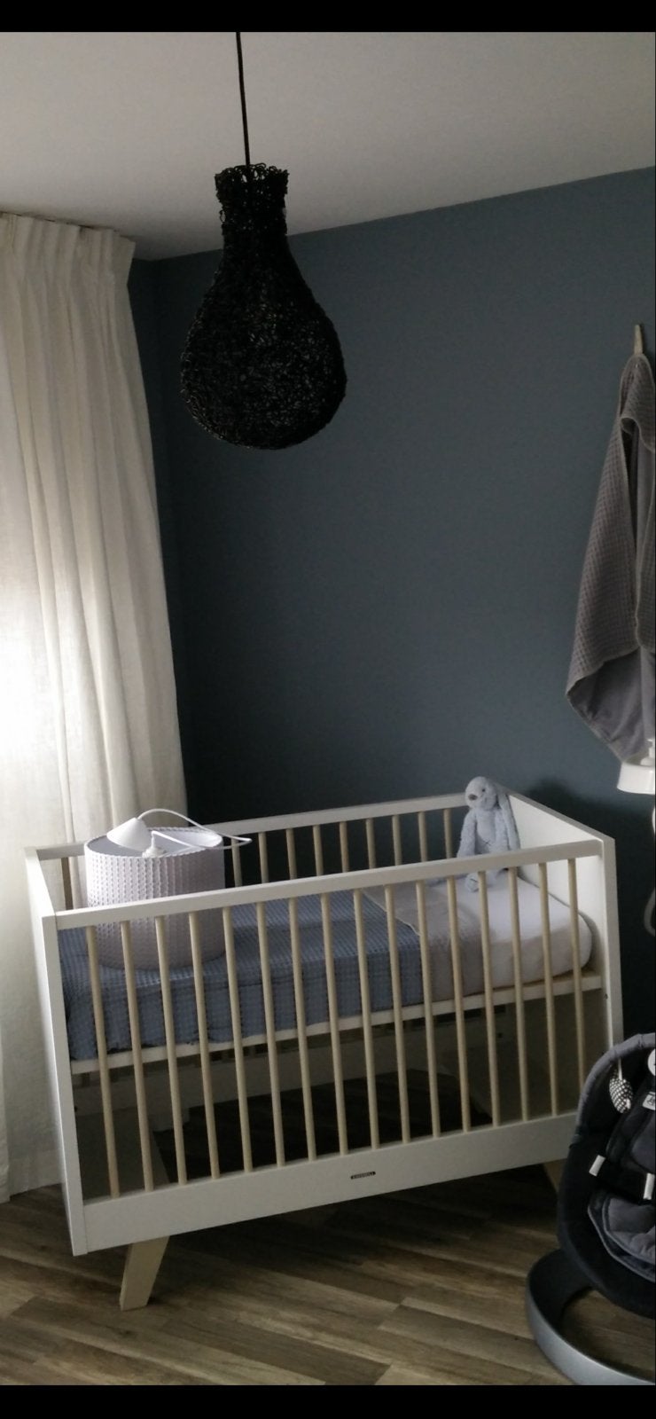Kidsmill Ledikant - Wit met houten spijlen, Kinderen en Baby's, Babywiegjes en Ledikanten, Ophalen, Zo goed als nieuw, Ledikant