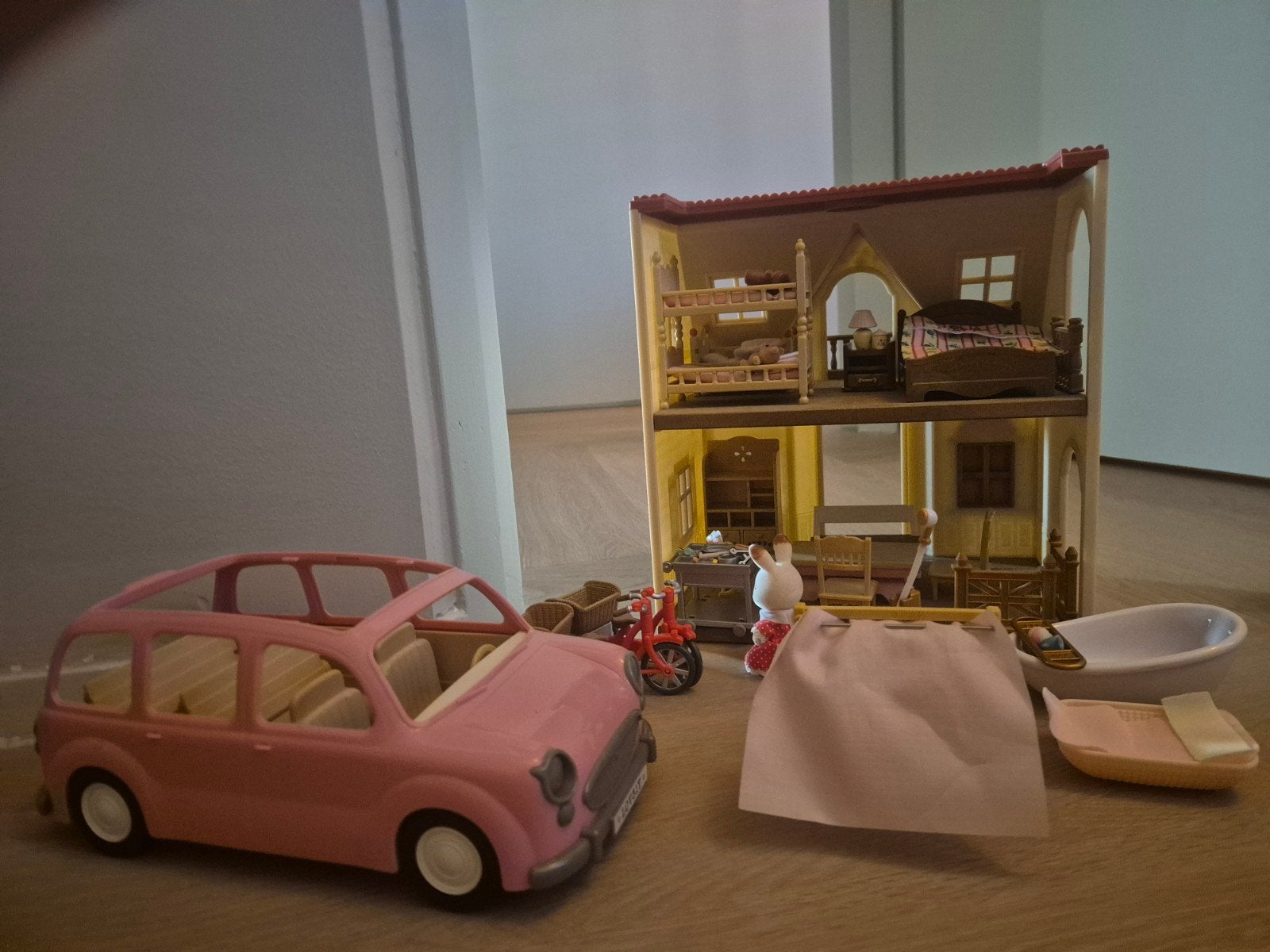Grote Sylvanian Families set met huis, auto en meer!, Ophalen of Verzenden, Gebruikt, Jongen of Meisje