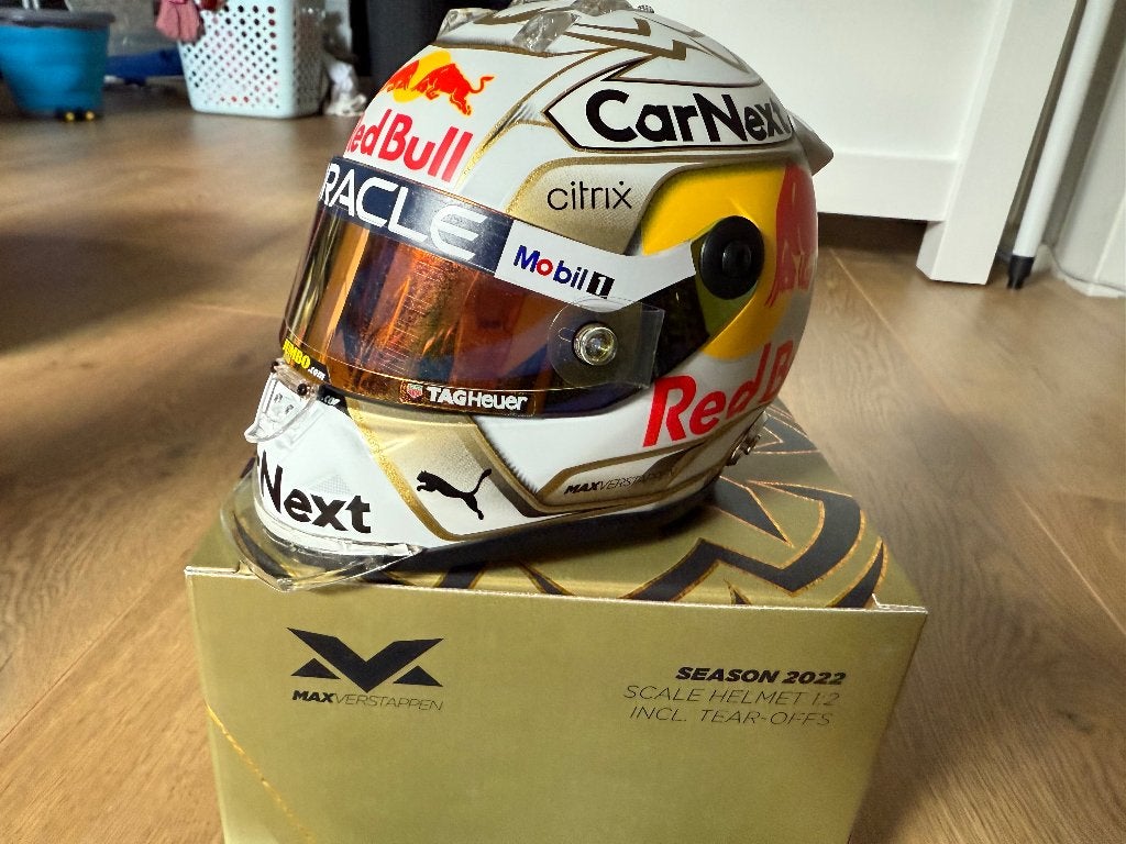 Max Verstappen 1:2 Seizoenshelm 2022, Ophalen of Verzenden, Zo goed als nieuw, Formule 1