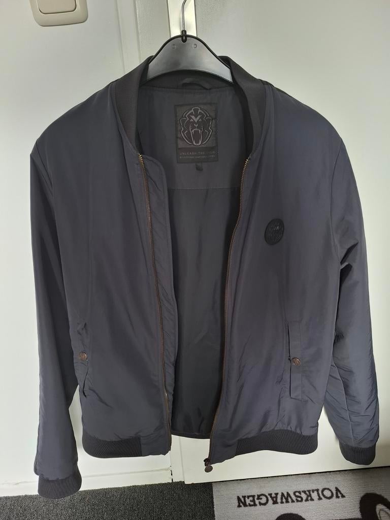 Unleash the lion max verstappen bomber jacket, Ophalen, Maat 48/50 (M), Zwart, Unleash the lion