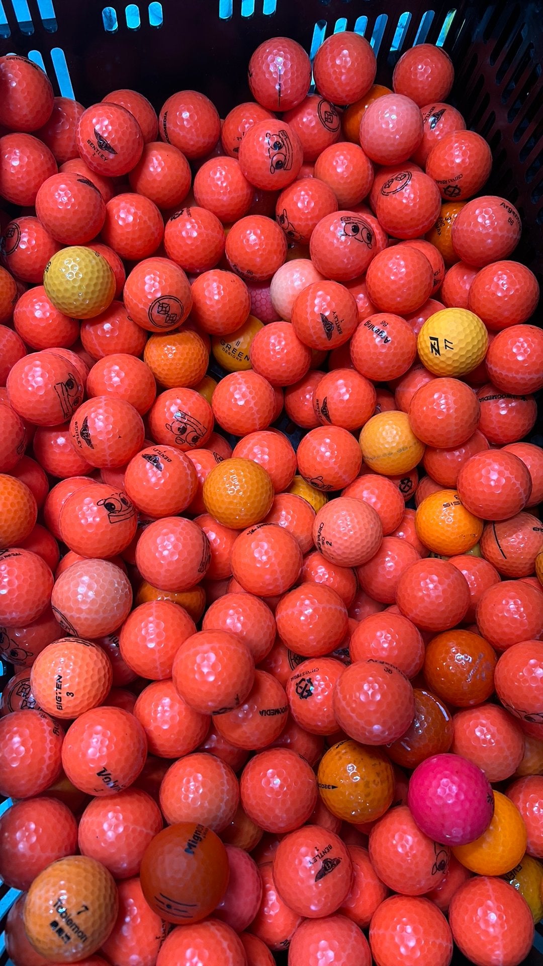 100 Stuks Oranje Golfballen Mix, Sport en Fitness, Golf, Ophalen of Verzenden, Zo goed als nieuw, Bal(len)