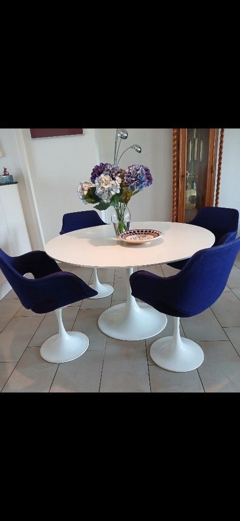 Tulip stijl eetkamer ronde tafel, 4 kuipstoelen, Ophalen, Gebruikt, 4 tot 6 stoelen