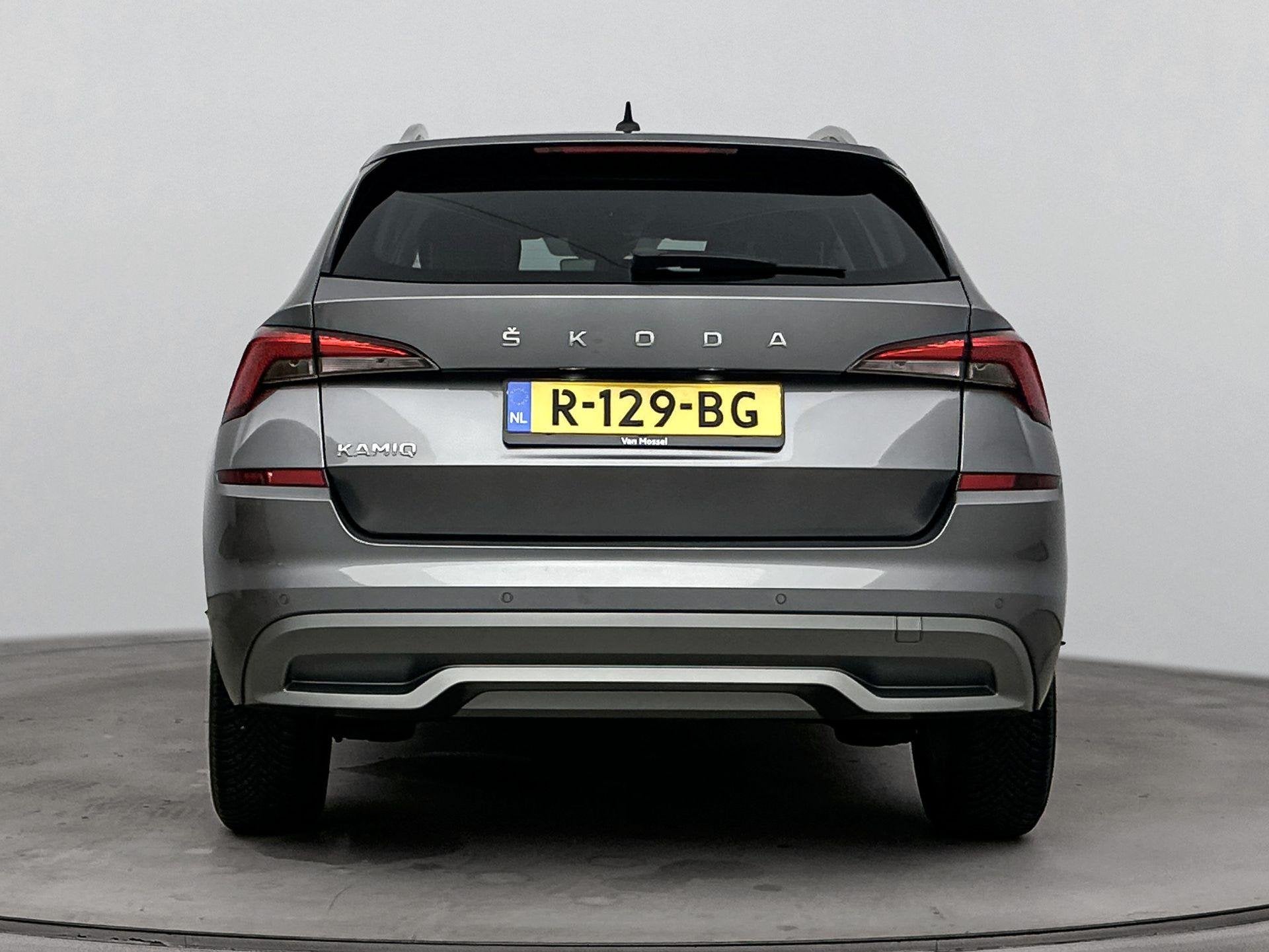 Skoda Kamiq 1.0 TSI Ambition 110PK | Automaat | Navigatie |, Auto's, Stof, Gebruikt, Origineel Nederlands, 630 kg