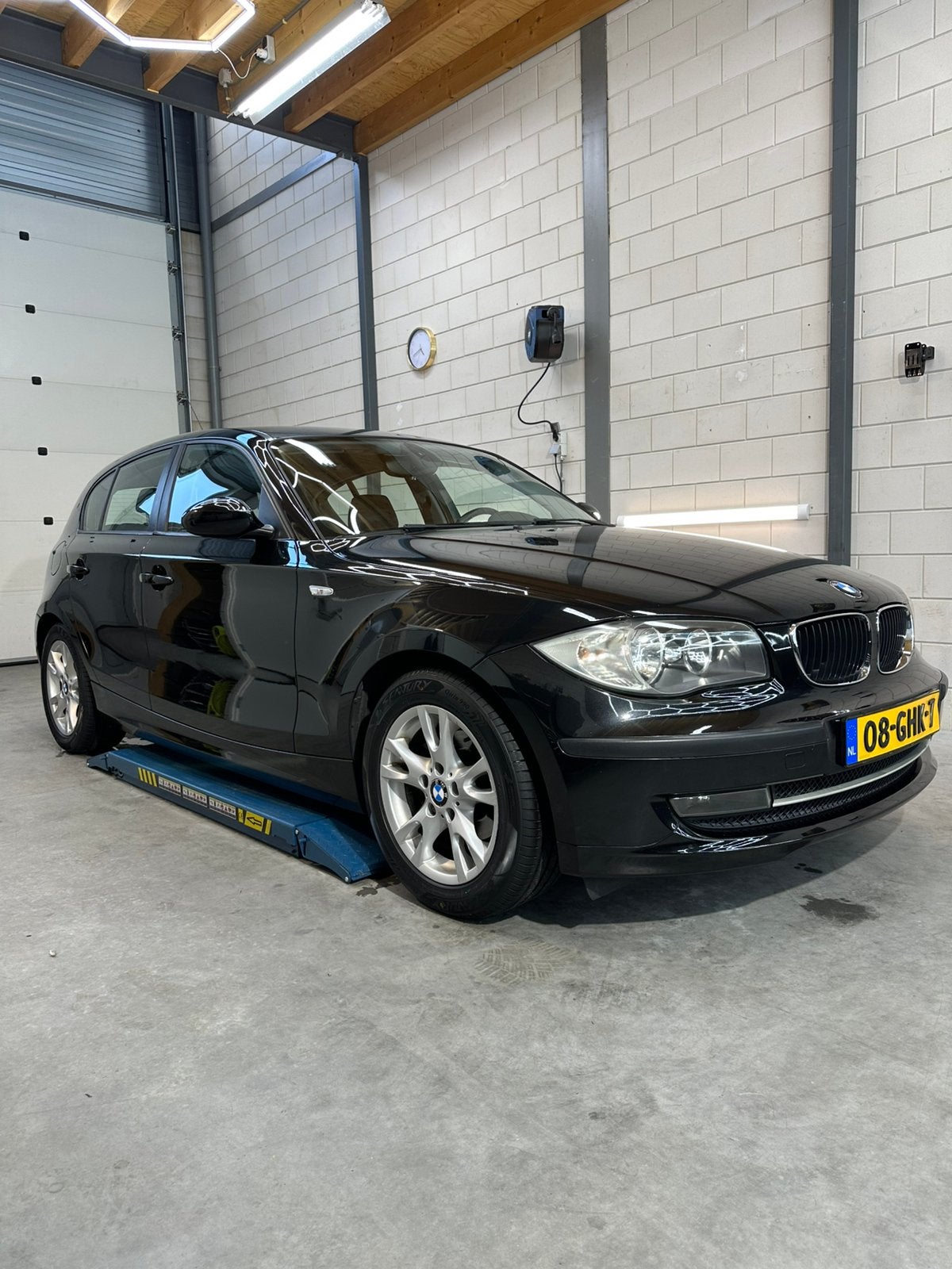 BMW 1-Serie 1.6 116I 5DR 2008 Zwart, 1599 cc, 4 cilinders, Origineel Nederlands, 1200 kg