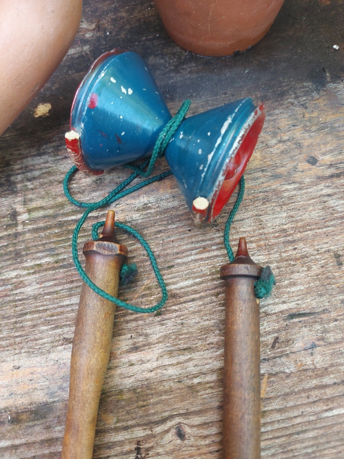 Antieke diabolo met de orginele stokken nog, Ophalen of Verzenden