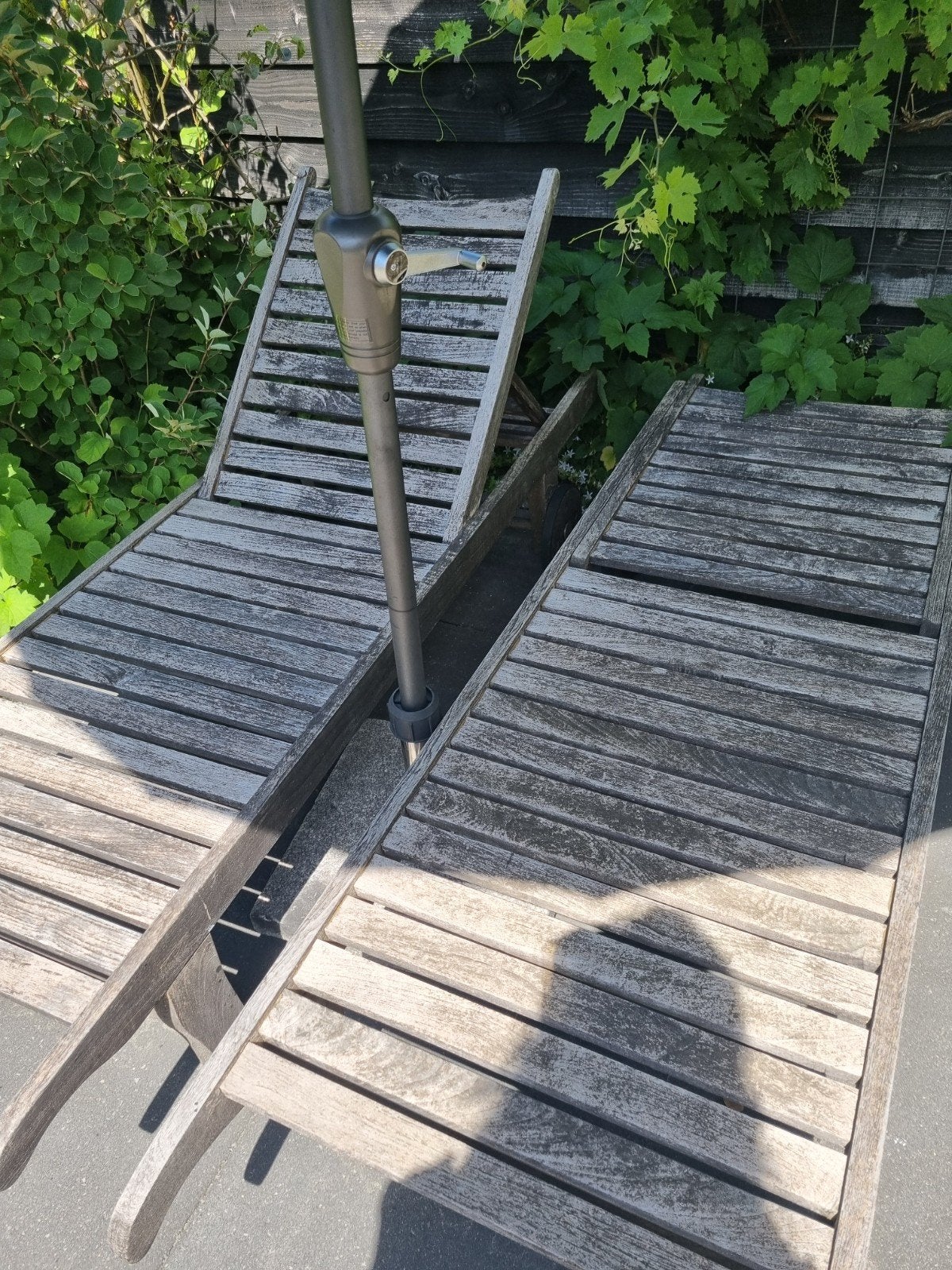 2 teakhouten verrijdbare ligbedden met wielen, Tuin en Terras, Ophalen, Gebruikt