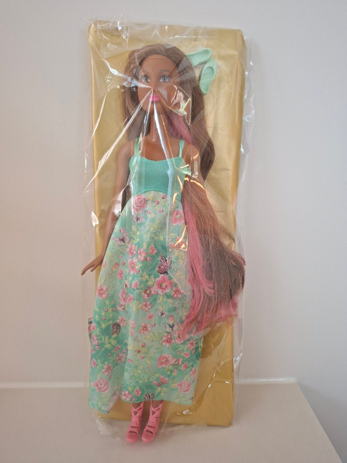 Mooie Barbiepop met lange haren en jurk, Kinderen en Baby's, Ophalen of Verzenden