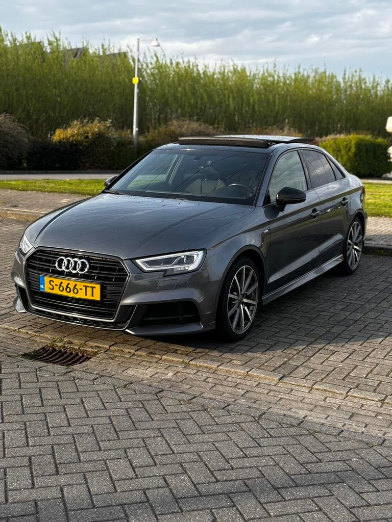 Audi A3 S Line 1.5 Tfsi 150pk S Tronic 2018  Grijs Pano, Auto's, 1498 cc, 1225 kg, 4 cilinders, Parkeersensor