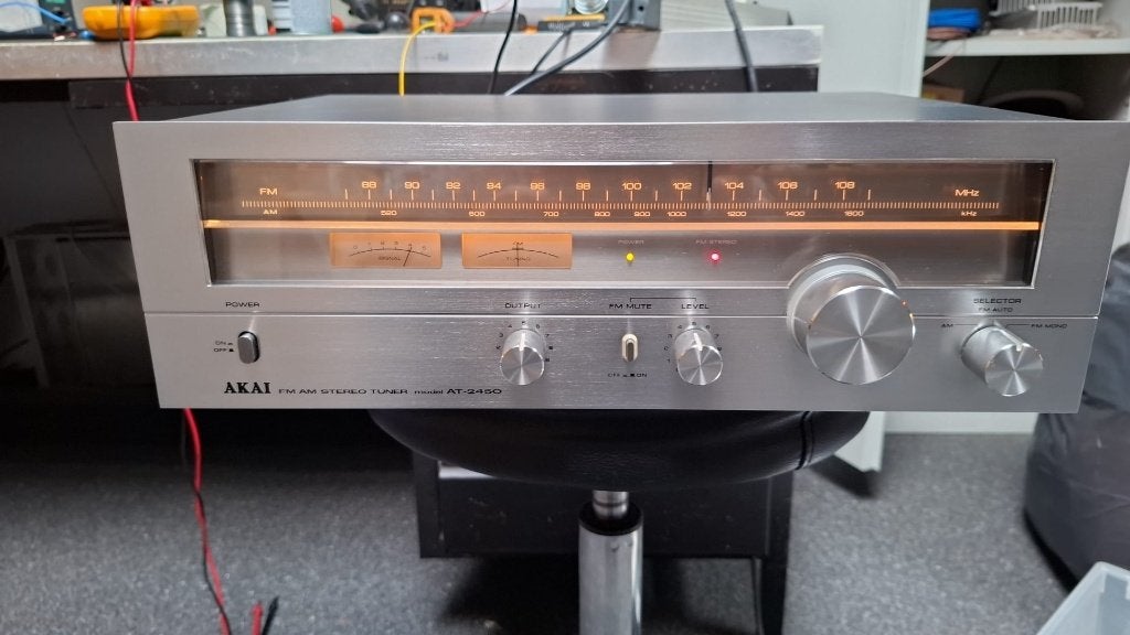 Akai tuner AT2450, Verzenden, Gebruikt