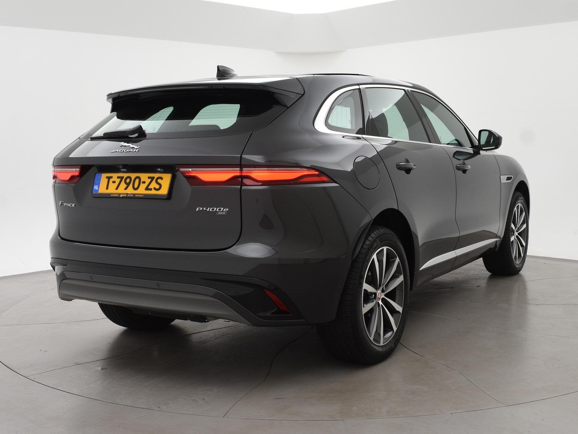 Jaguar F-PACE 2.0 P400e PHEV AWD R-DYNAMIC + PANORAMA | TREK, Auto's, Automaat, 404 pk, Gebruikt, 4 cilinders