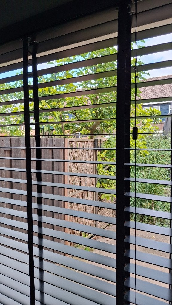 Houten jaloezie 50mm zwart 100x250, Huis en Inrichting, Jaloezie, Zwart, Hout, Nieuw