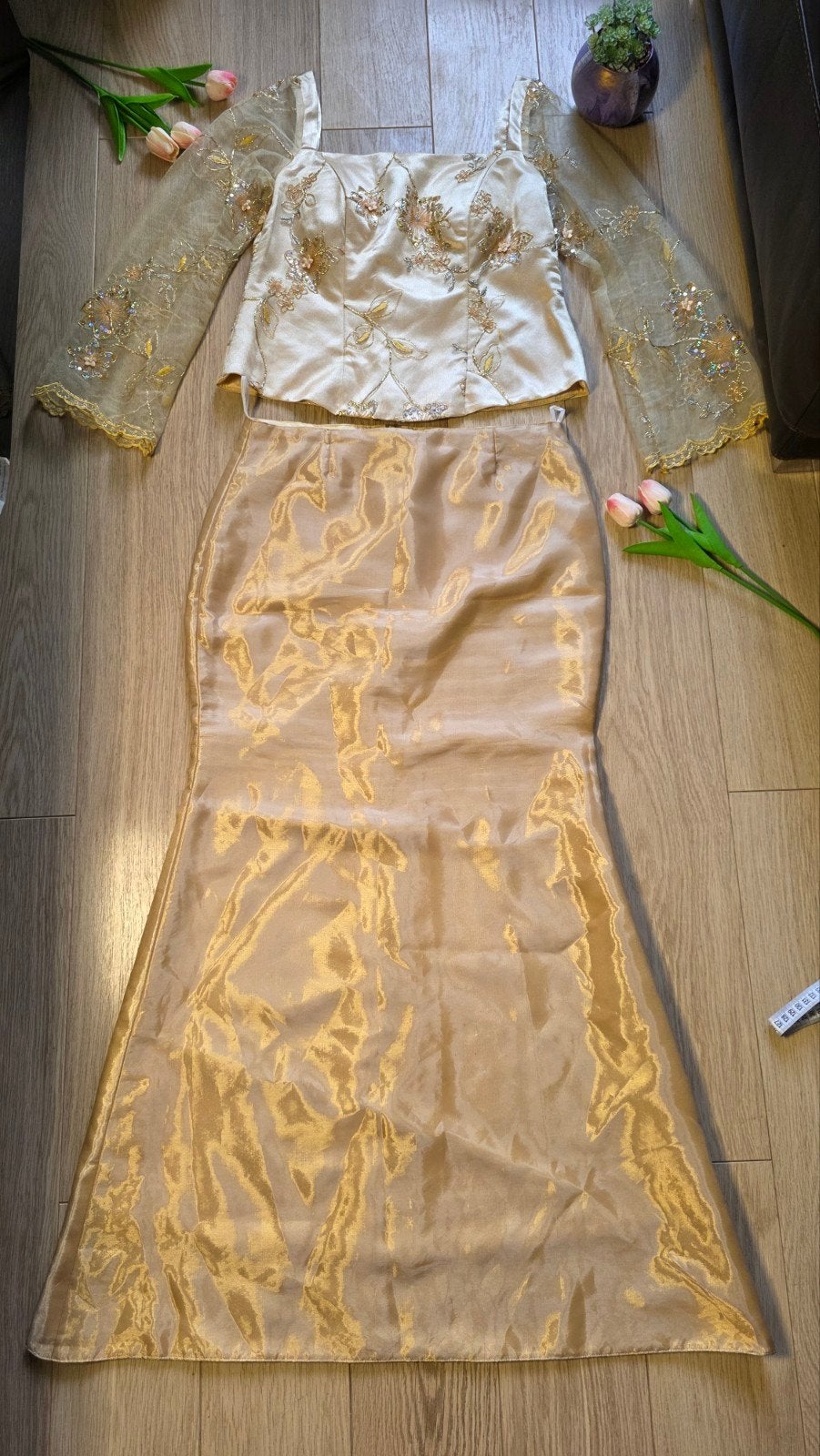Op maat gemaakte jurk, Kleding | Dames, Jurken, Maat 42/44 (L), Ophalen of Verzenden, Goud, Onder de knie