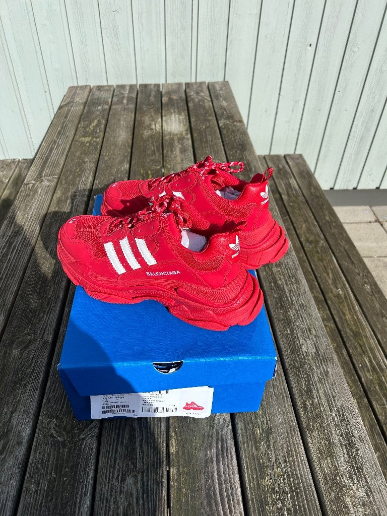 Balenciaga x adidas Triple S – Rood – Maat 44, Kleding | Heren, Overige kleuren, Nieuw, Ophalen of Verzenden, Sneakers of Gympen