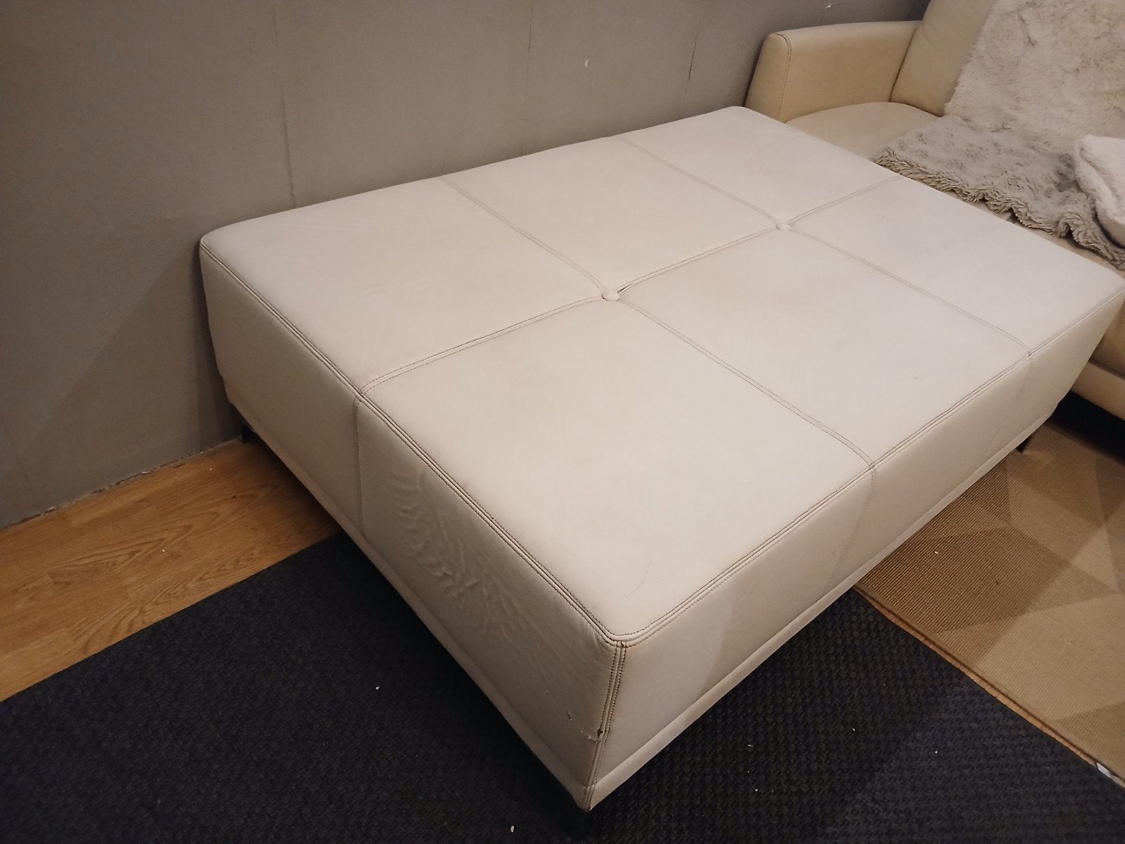 Grote stevige lederen hocker/poef/voetenbank, Ophalen, Overige materialen, Gebruikt, 125 cm of meer