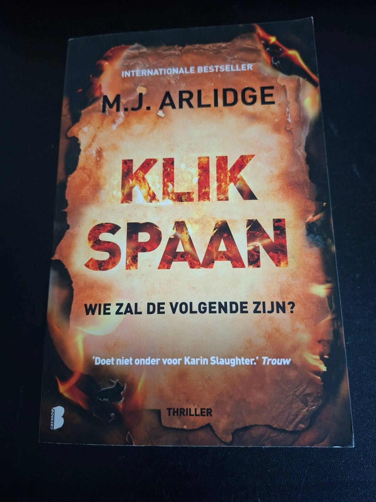 M.J. Arlidge - Klikspaan, Ophalen, Zo goed als nieuw, M.J. Arlidge