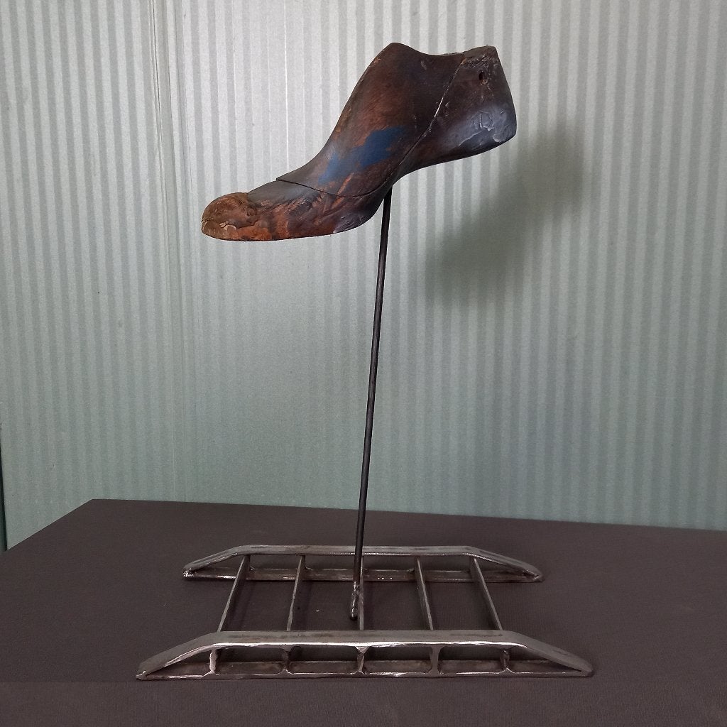 Vintage houten schoenleest op Steampunk standaard, Ophalen of Verzenden