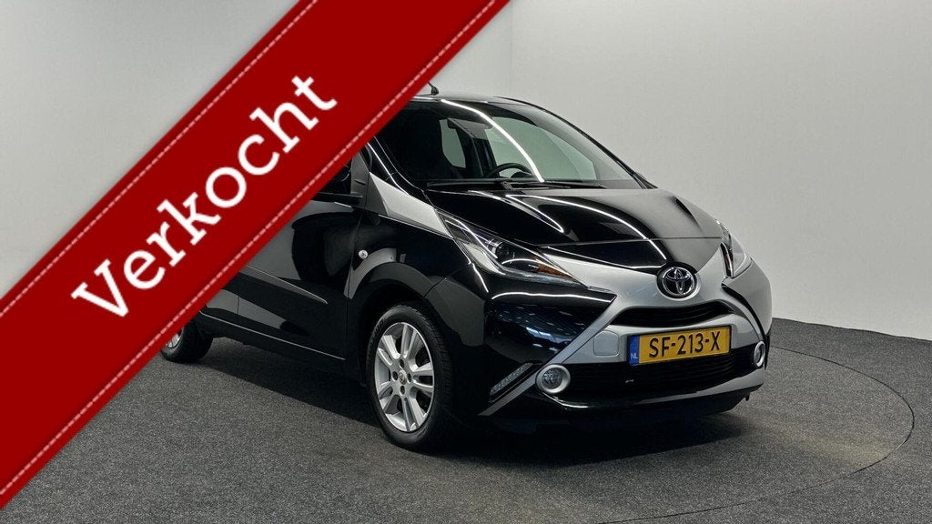 Toyota Aygo 1.0 VVT-i x-cite CAMERA LM ECC DAB 56000 KM., Voorwielaandrijving, Gebruikt, Met garantie (alle), 4 stoelen