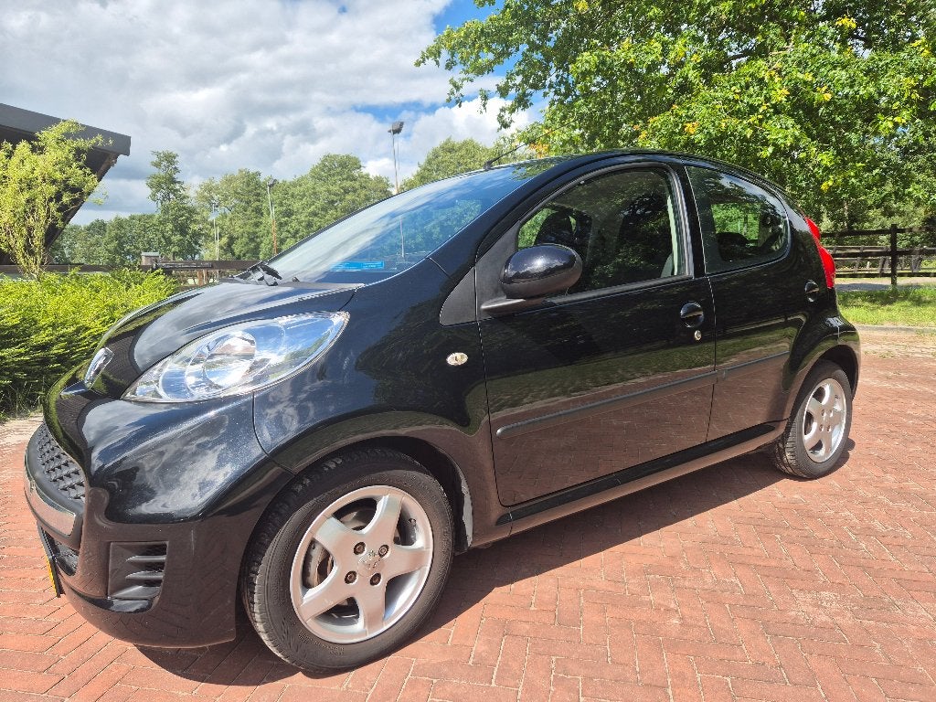Peugeot 107 1.0 12V 5DR 2-TRONIC 2009 Zwart Automaat, Stof, 4 stoelen, Origineel Nederlands, Grijs