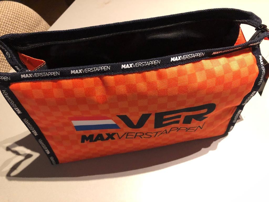 Max Verstappen toiletry /toilettas orange, korting 25%, Unit 61 Stakehill Industrial Estate Touchet Hall Road Middleton Manchester M24 2FL United Kingdom
